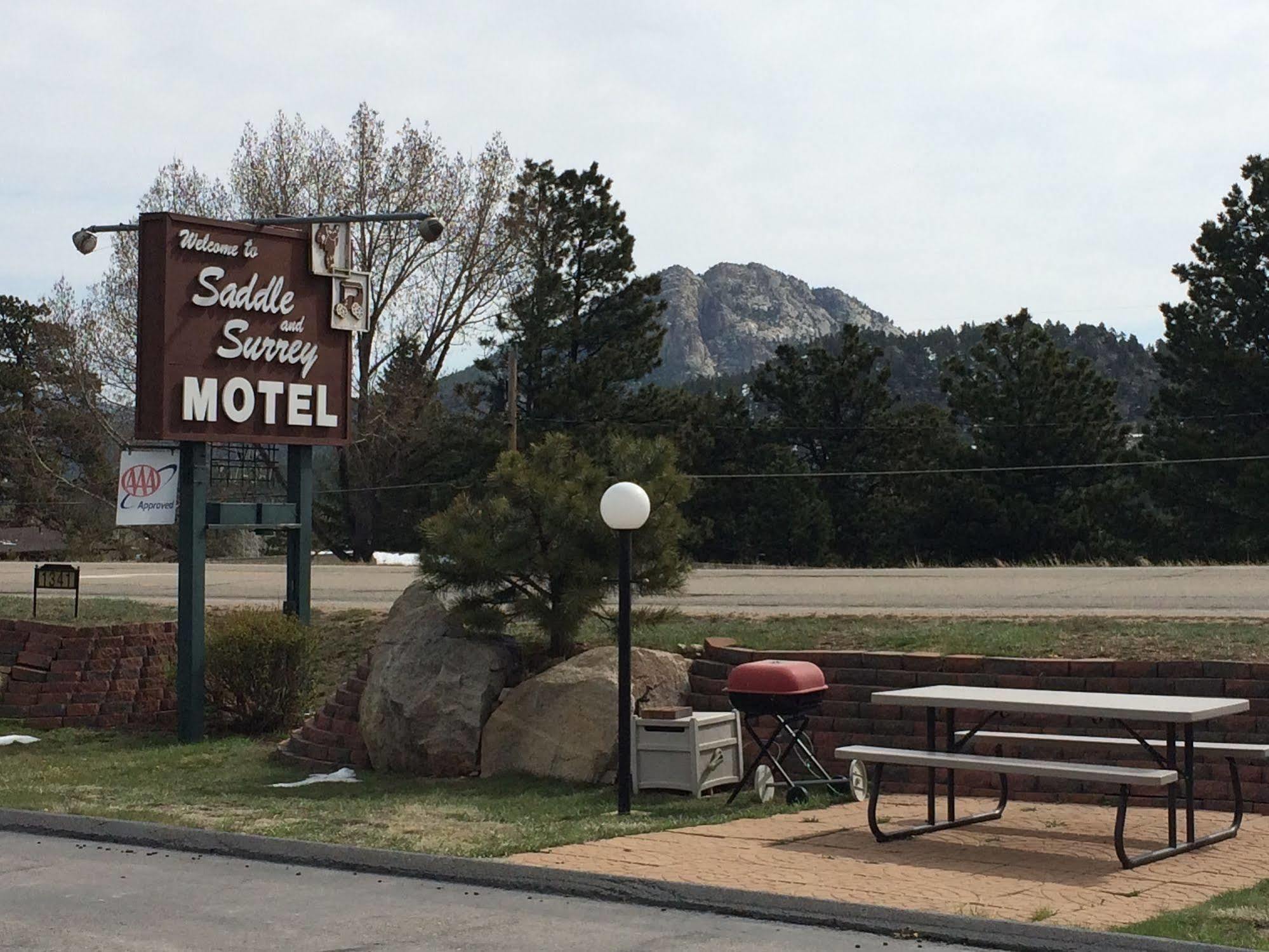 אסטס פארק Saddle & Surrey Motel מראה חיצוני תמונה